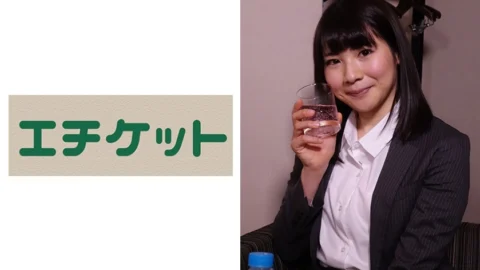 ETQT-336 Yuna-chan (22 years old) A new employee of a real estate agency (rental) with a cute dimple