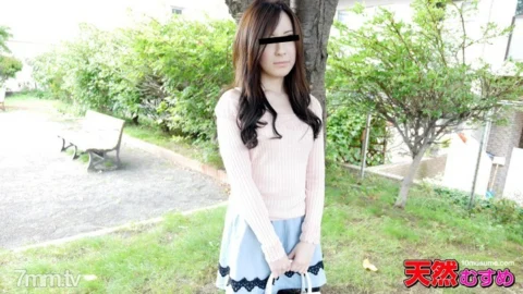 032115-01 How this girl works ~ The erected clitoris is 1.2 cm ~