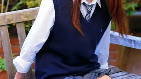 [UNCENSORED-LEAK] DV-1239 [Advantage] Debut sex of beautiful girl Maho-chan. Maho-chan feels good when she inserts her tension for the first time. One leg up standing back that you can insert yourself from missionary posture. Blow a l
