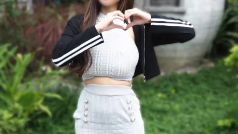 FC2-PPV-4856445 [Over 100,000 followers] A famous influencer who loves Japan! Enjoy her divine body with an amazing waist and long legs to the fullest and cum a lot during some sticky, intense sex!