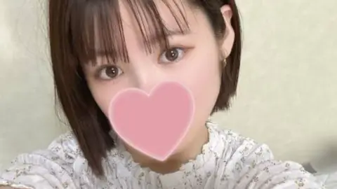 FC2-PPV-4904990 FC2-PPV-4904990 – [Complete Amateur & First Time Filming] A Cute And Shy, Innocent 19-Year-Old! Easily Swayed, She Goes Along With It And Gets Her First Ever Unprotected Sex ♡ Bonus Included