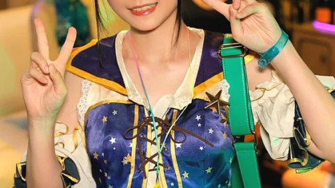 SDMM-14802 Reverse Magic Mirror Van Shibuya Halloween Edition “Wouldn’t you like to see cosplay girl Nanako having sex live?” She boldly shows off her intense orgasms, unaware that a large group of people are watching her!