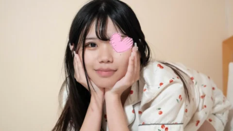 FC2-PPV-4242544 Sleeping clothes ♥ Naojo material P ★ Active 19 years old JD Yuu ♥ Deep earth exploration in the small beak ♥ Image and self-like female friends sleeping clothes erotic love one thing ♥ FC2-PPV -4242544